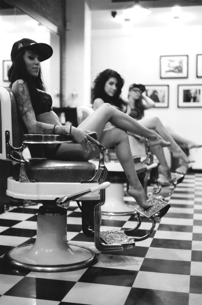 A male logo hairdresser