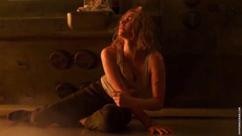 Jennifer Lawrence Cleaned face