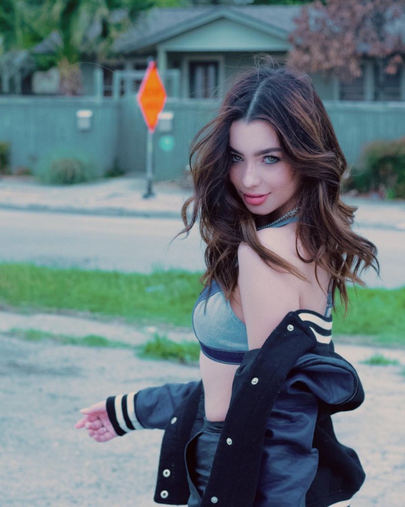 Maisa Silva Paparazzi nude