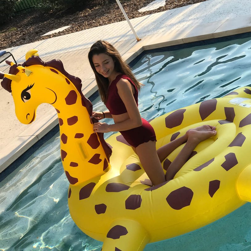 I_am_dochik_ in a swimsuit