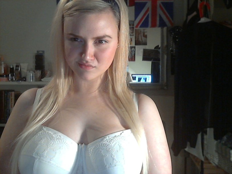 ODDA Iceland model Anna Abramova