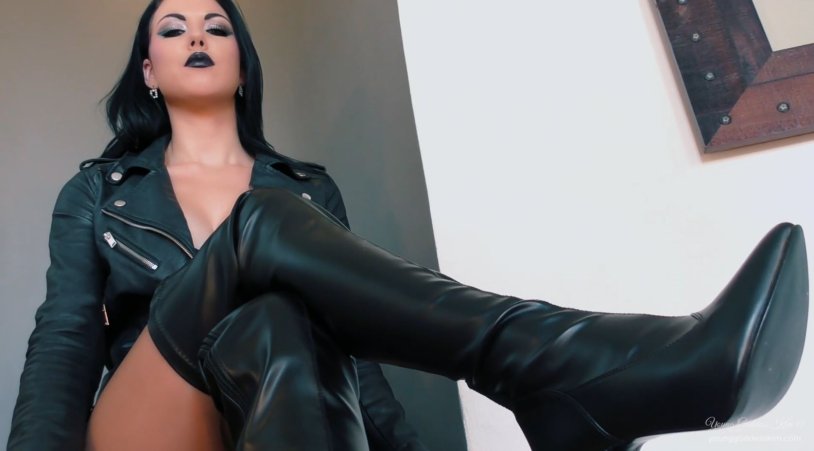 Lady Claire in boots