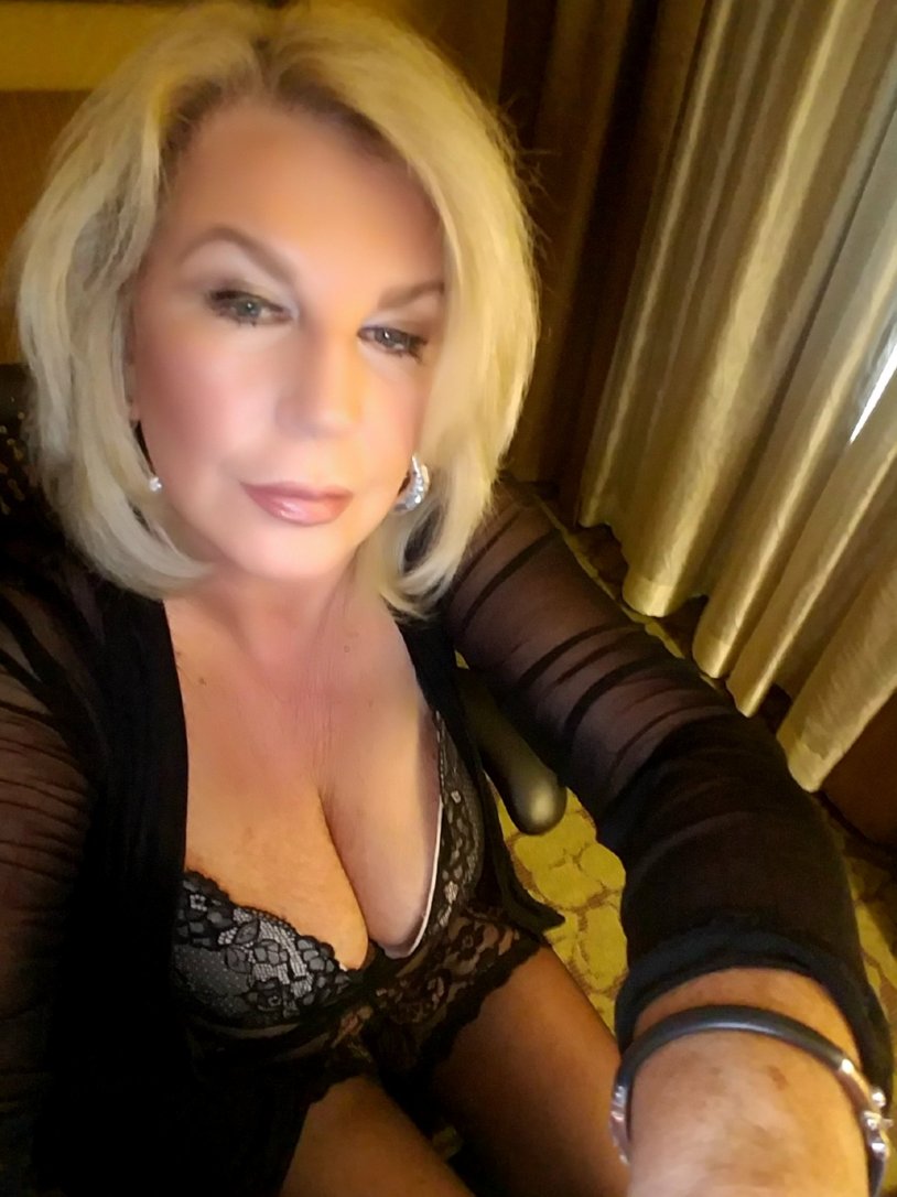 Hot adult women private