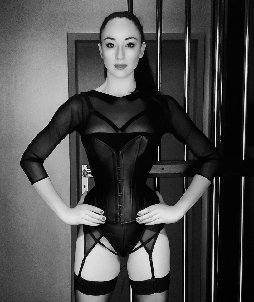 Leather Dominastiapon