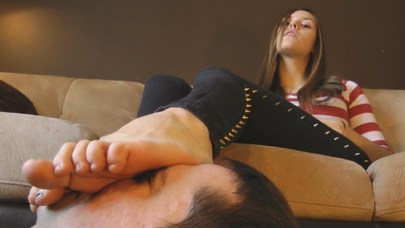 Girls made their legs sniff