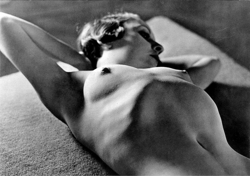 Academic nude Dana Hecho