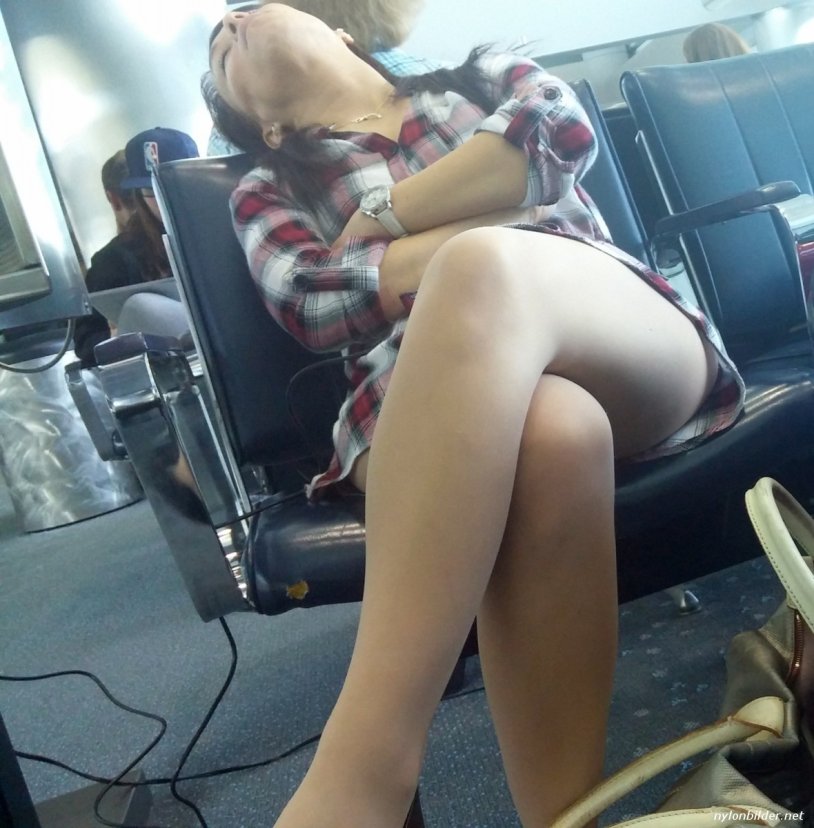 Under the skirt in subway