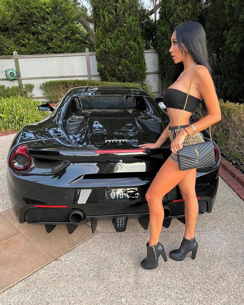 Bloody Queen identity 5