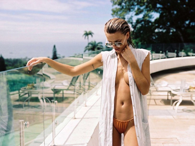 Girl broadcast sleeps naked