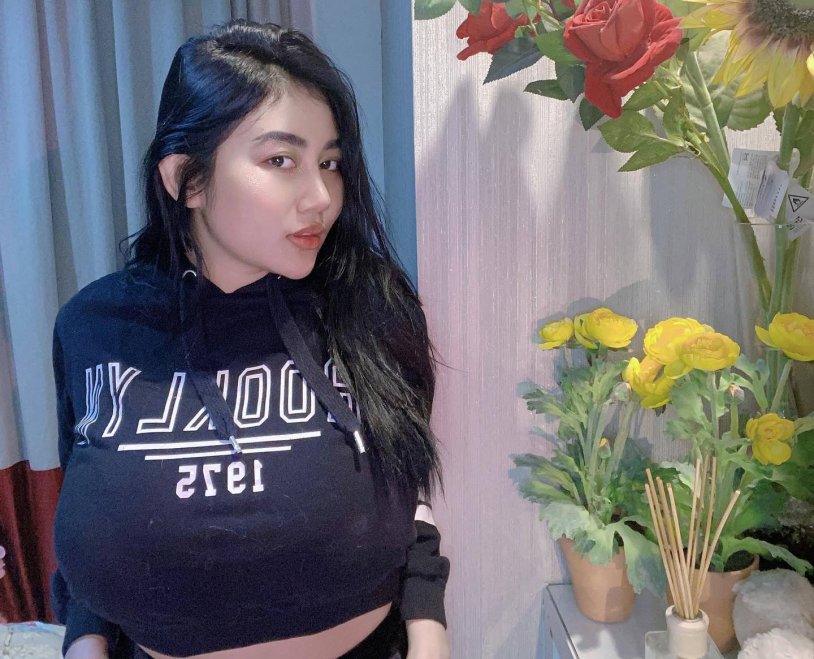 Pamela Anderson 2021 bikini