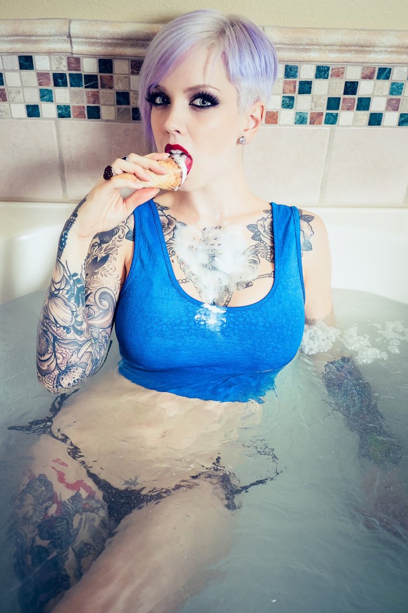 Sarah Mills without panties