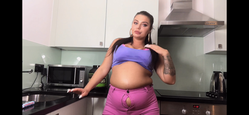 Goddess Shar Curvage feeding
