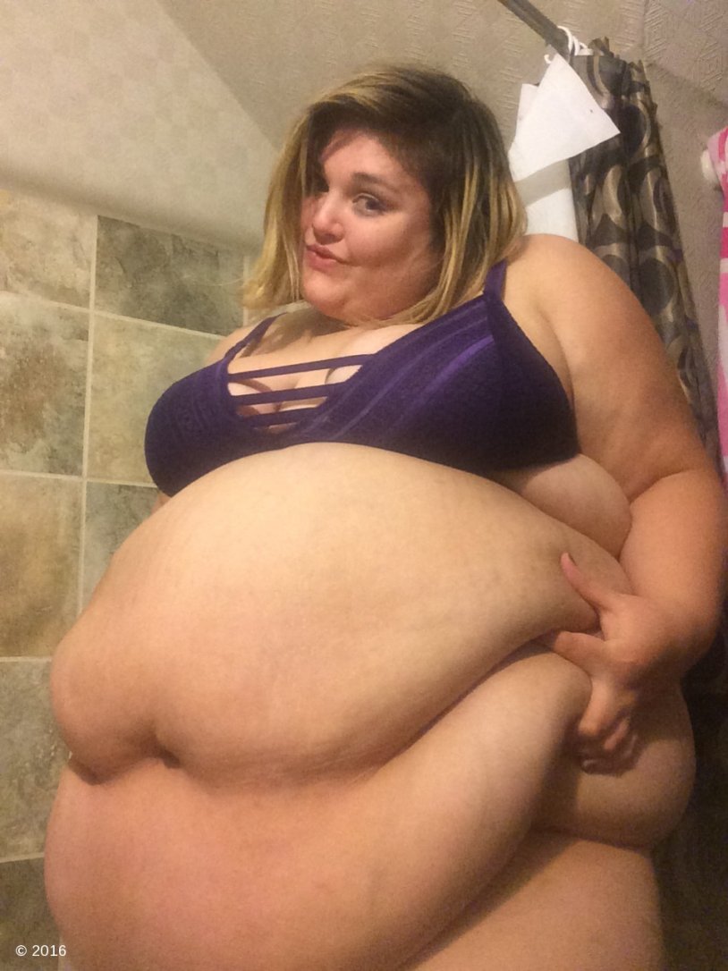 Stuffer DB Laura Fatti Gif