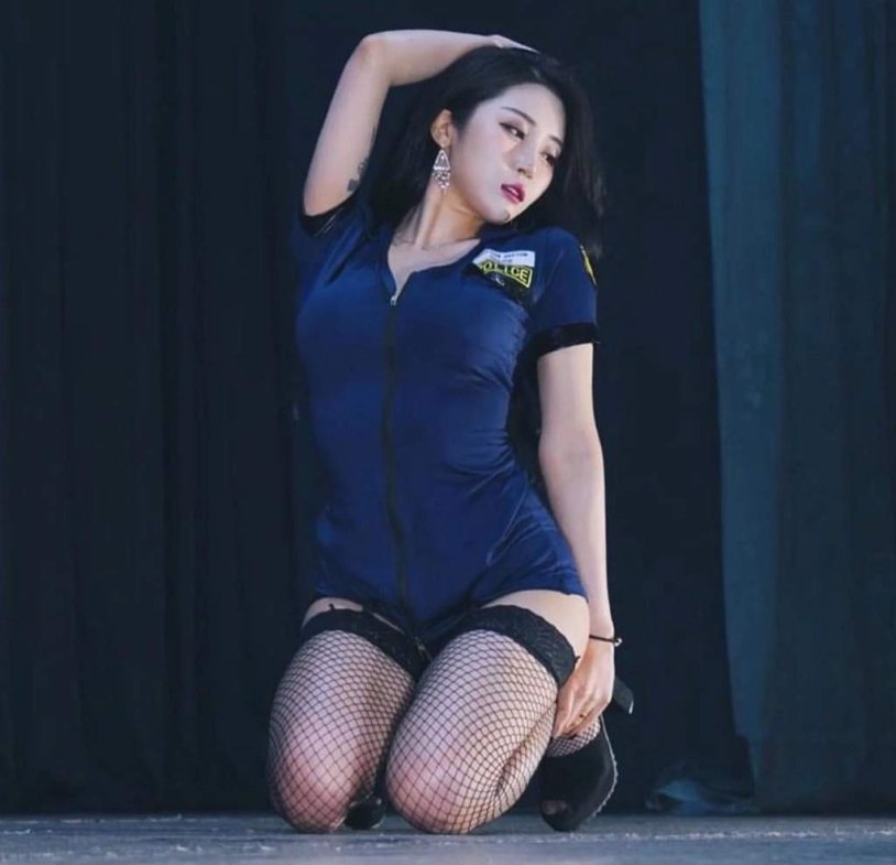 Korean dancer Bomi