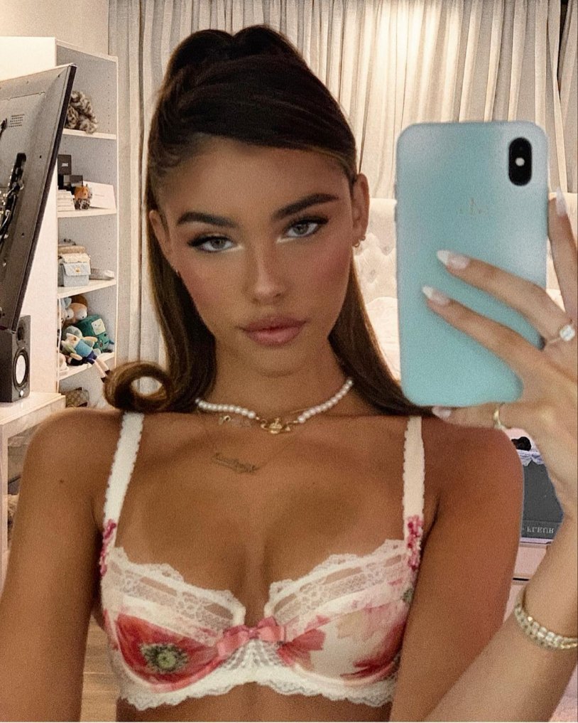 Madison Beer Selfie
