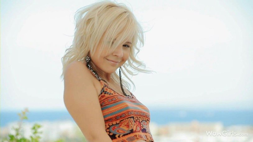 Monroe blondie belly dancer