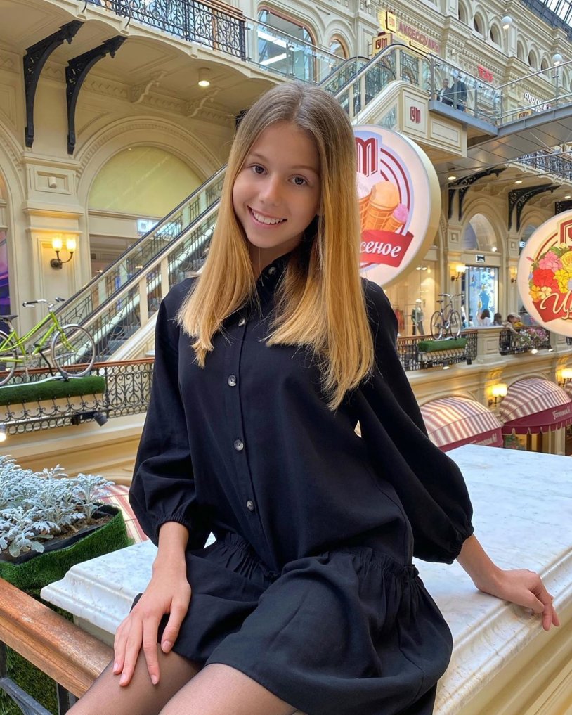 Kirste Dunst Naked in the bathroom