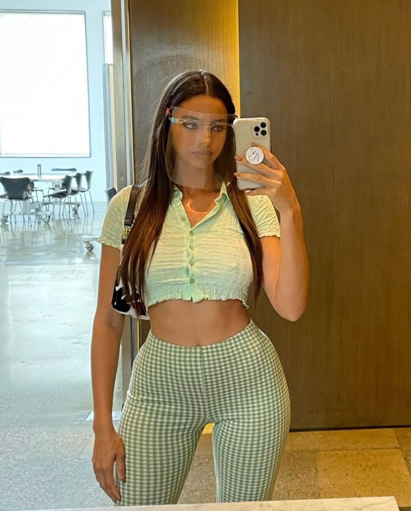 Model Glovalla Haggins