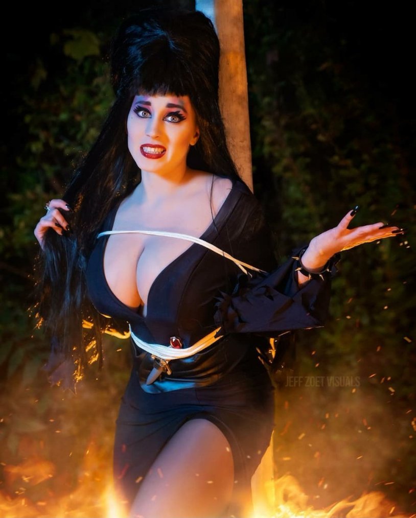 Samurai Jill Cosplay Elvira