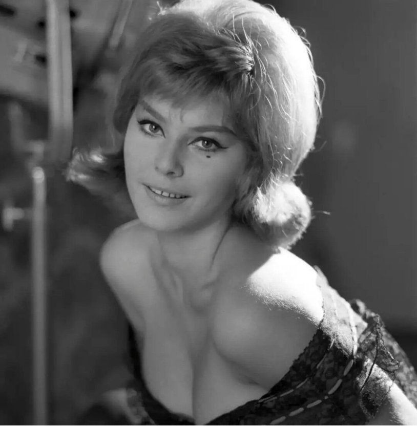 Claudia Mori in youth