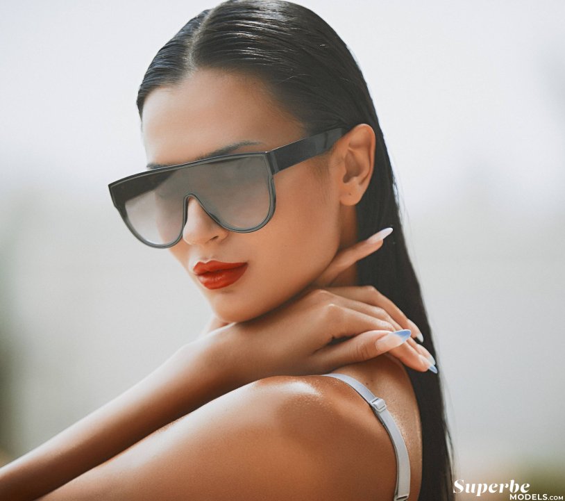 Piper Perry with nigirs