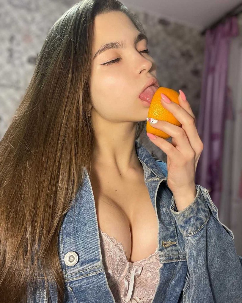 Photoshoot with oranges