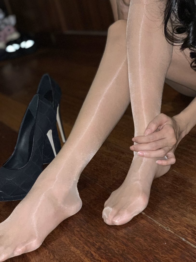 Vera Wearing Cecilia de Rafael Eterno Black