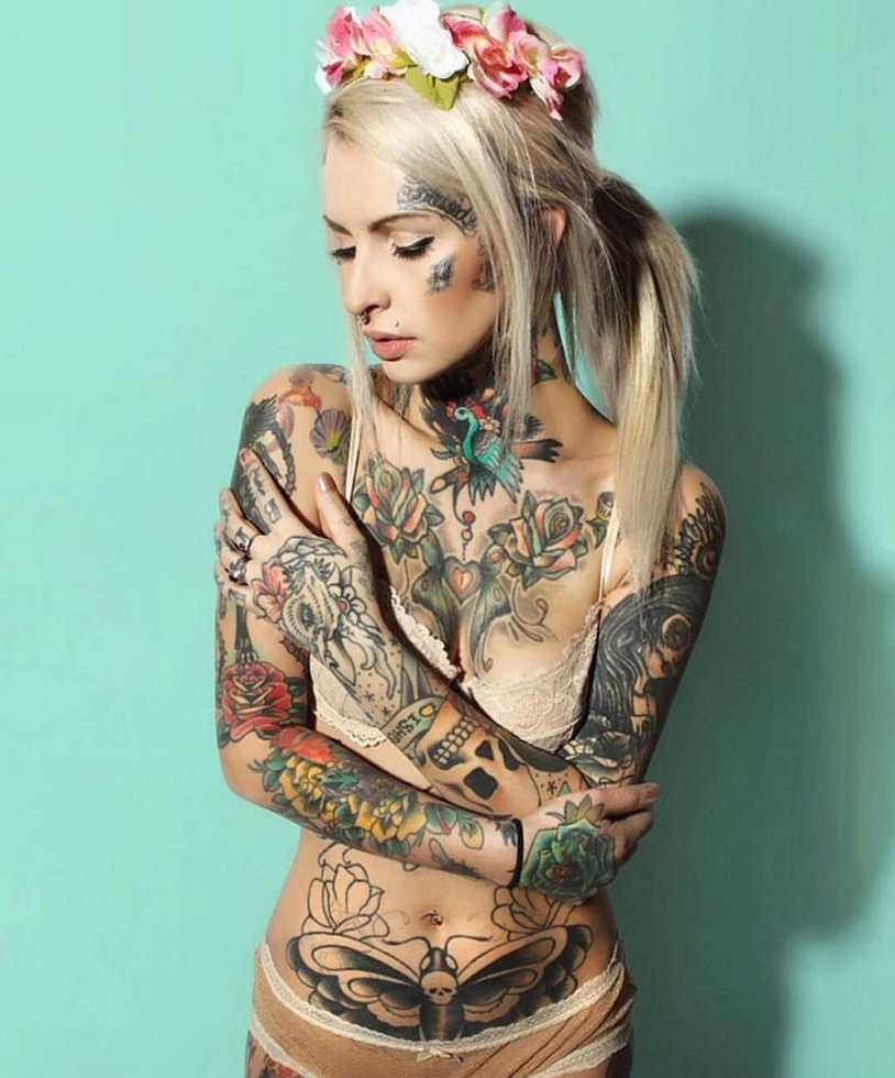 Tattoo model Caroline Grace (Caroline Grace)