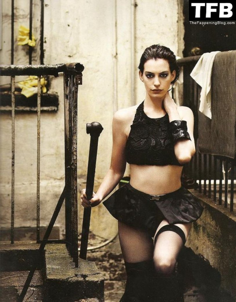 Anne Hathaway Hot