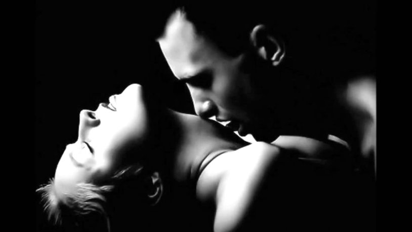 Women's kiss with language