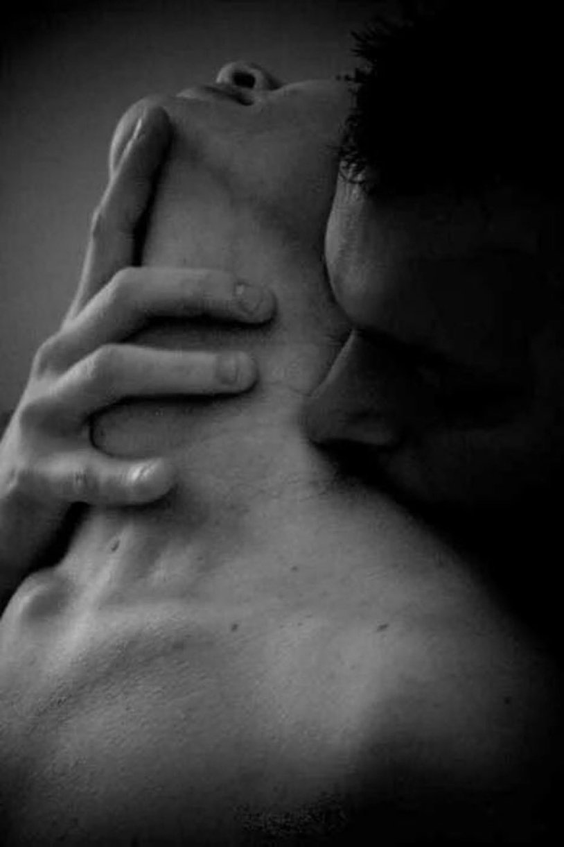 Passionate kisses in bed