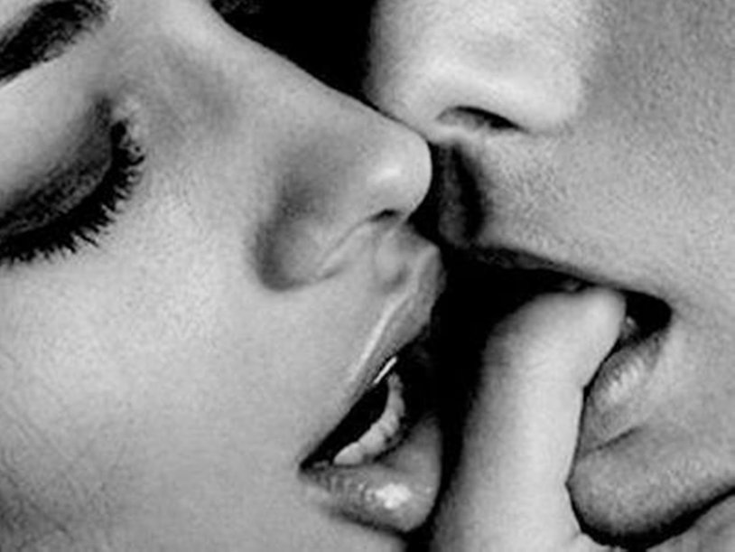 Vampire Diaries kiss Stefan and Caroline