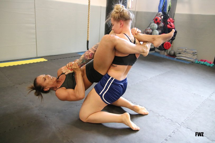 Mixed Strong Wrestling Big thighs