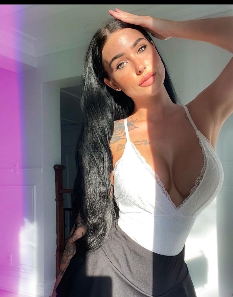 Victorie tattooed model