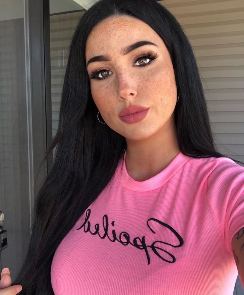 Noemi bazinet (@noemibaz)