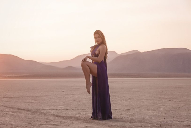 Girl in a swim on knees