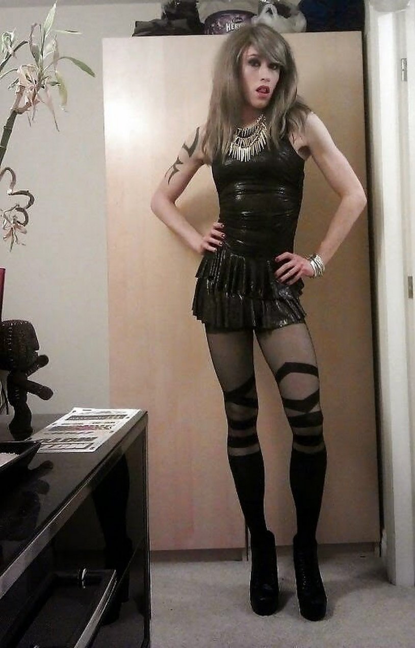 Crossdressers in women's