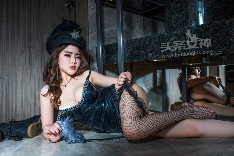 Beautiful Koreans in shorts