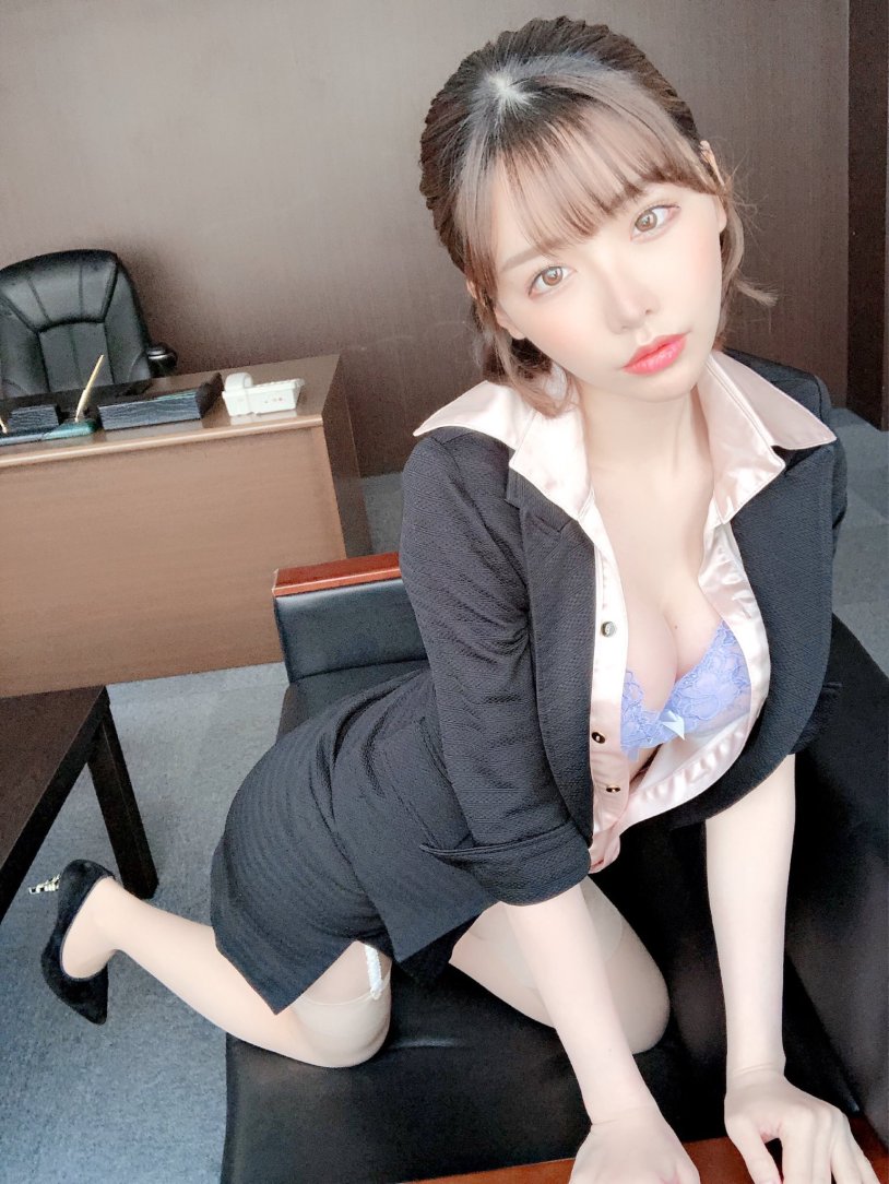 Eimi Fukada with glasses
