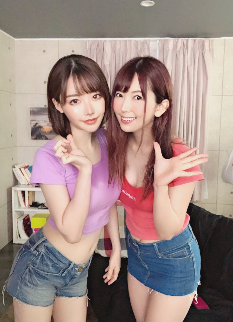 Eimi Fukada with friends