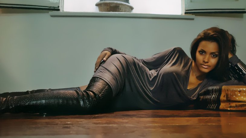 Jessica Lucas barefoot