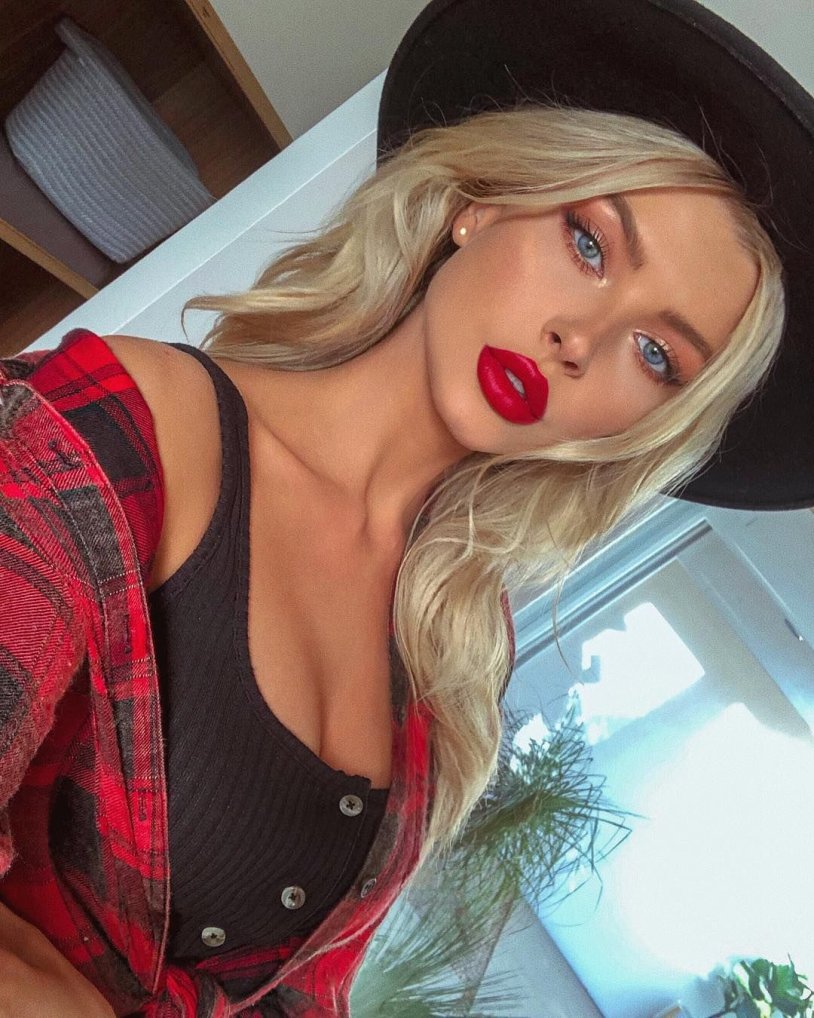 Erin Michelle Cummins legs