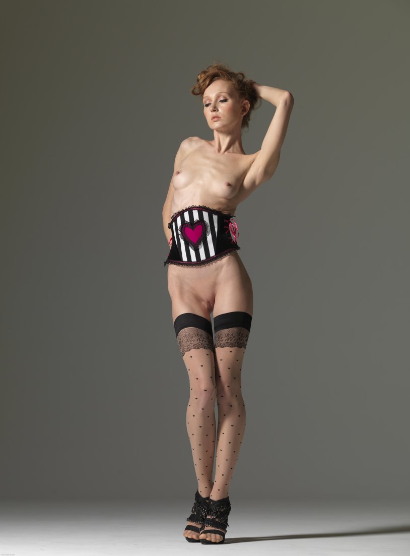 Sexy naked Nicole Schweisinger