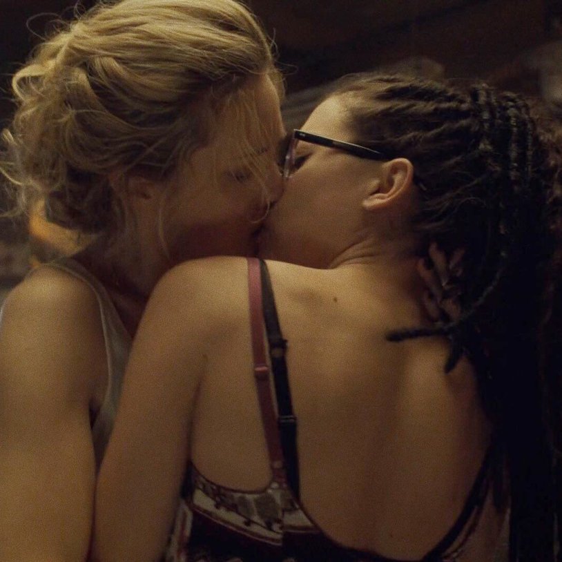 Nanny 2017 Bella Thorne Kiss