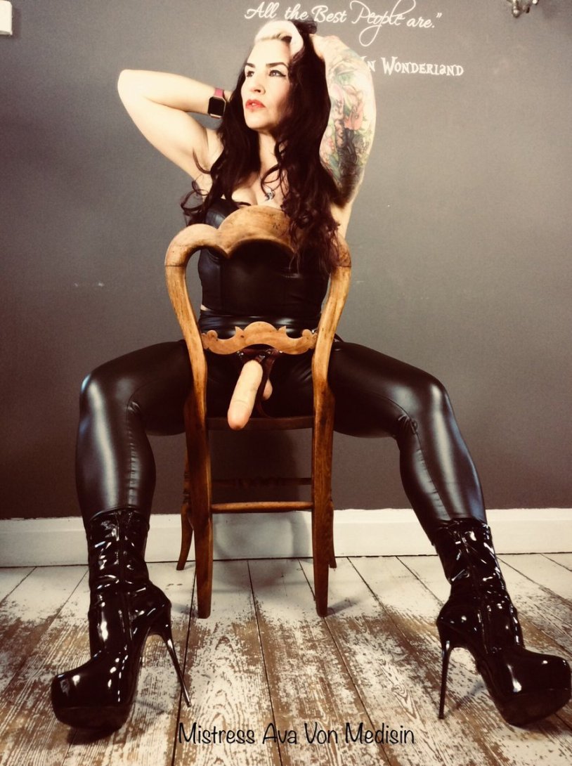 Miss Aurelia Velvet Latex