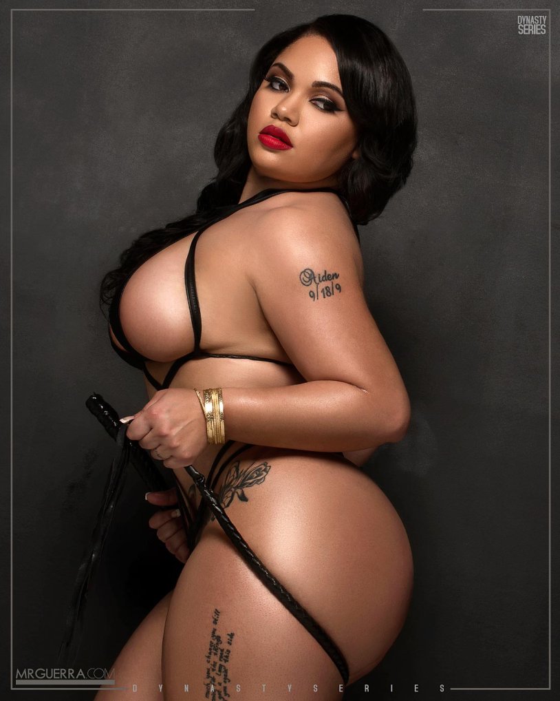 Model Strella kat sexy naked