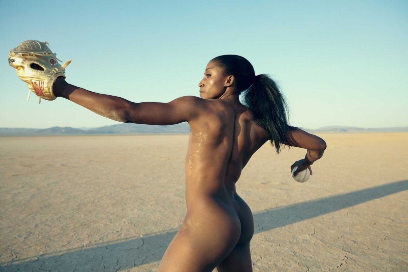 Serena Williams lit up nude nipes