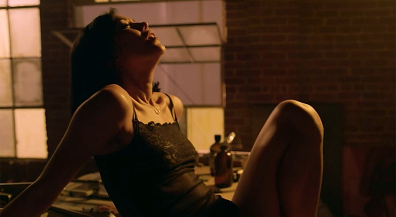 Jessica Zor bed stage