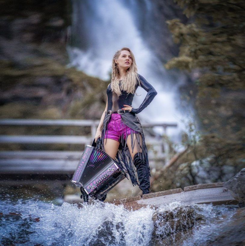 Melissa naschenweng Wikipedia