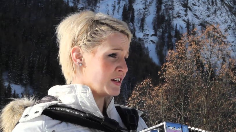 Melissa naschenweng listen